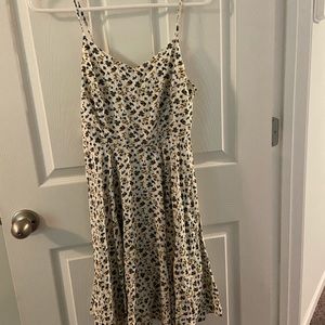 White Old Navy Fit & Flare Dress ✨♥️